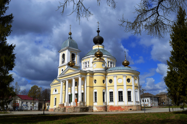 Успенский собор (1805-1820 гг.) в Мышкине.