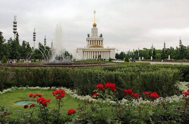 ВДНХ,вид на Центральный павильон