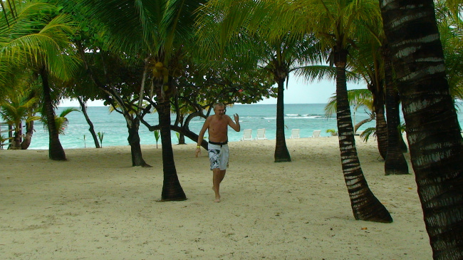 Гондурас. Пляж Табиана на острове Роатан.