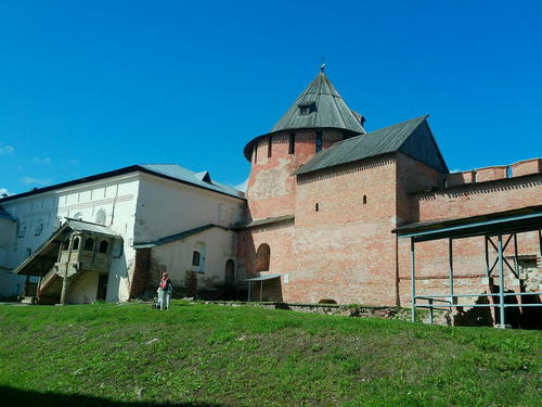 в Новгороде