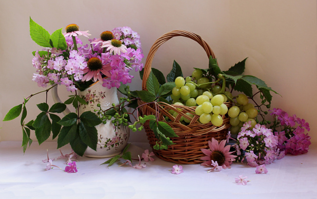 цветы и виноград